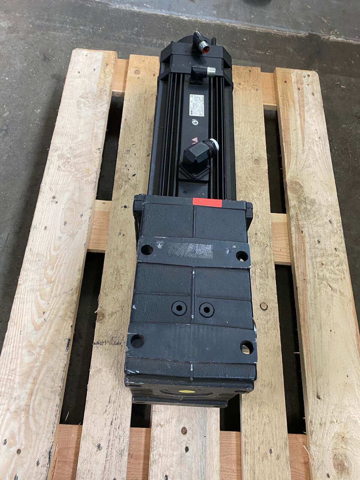 Lenze MDFKABA100-22 ( 00413628 ) + GKS07-3ASAR-100C22 5003 C