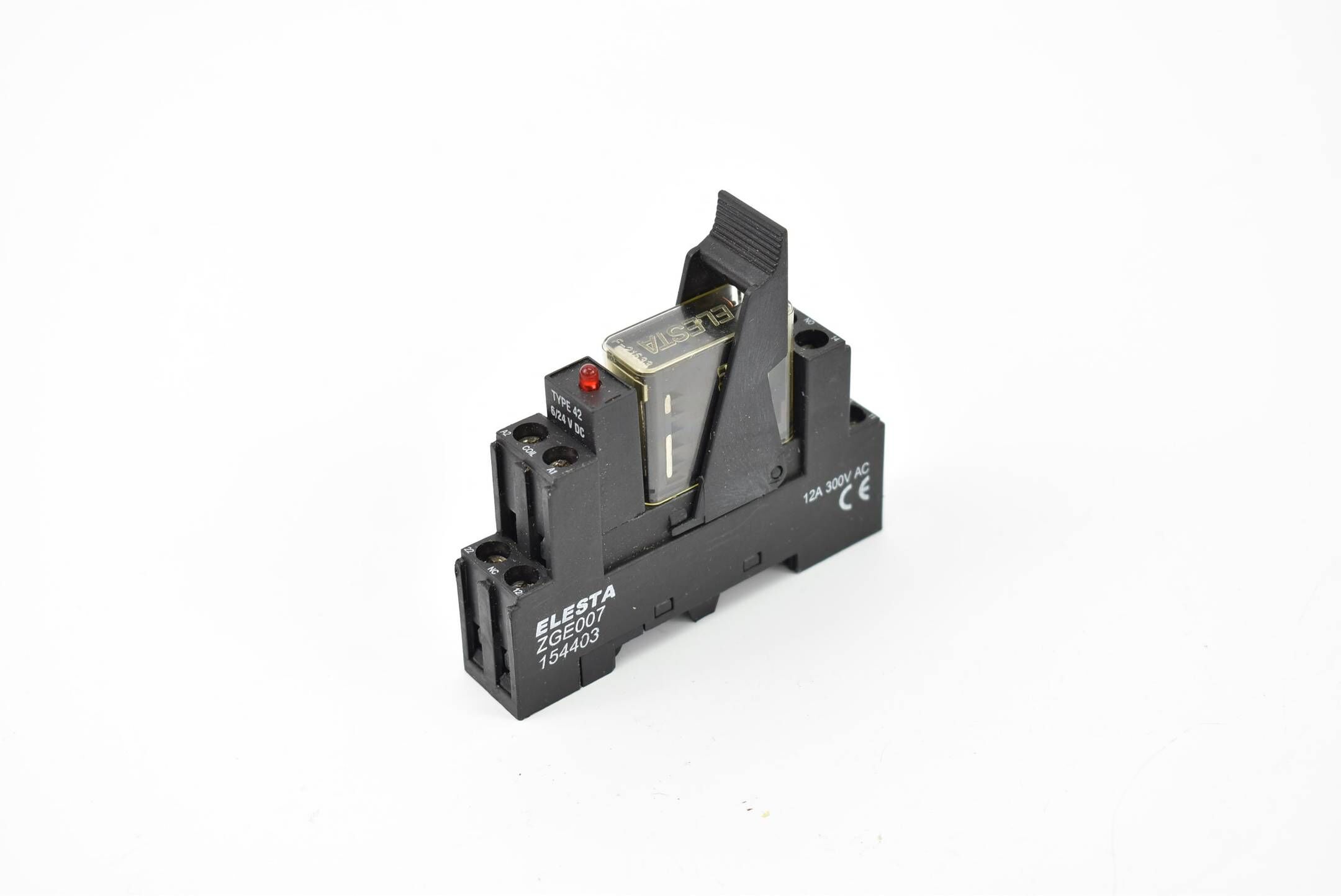 Elesta Relaissockel 12A 300VAC ZGE007 + Relais 24VDC 8A 250VAC SGR282