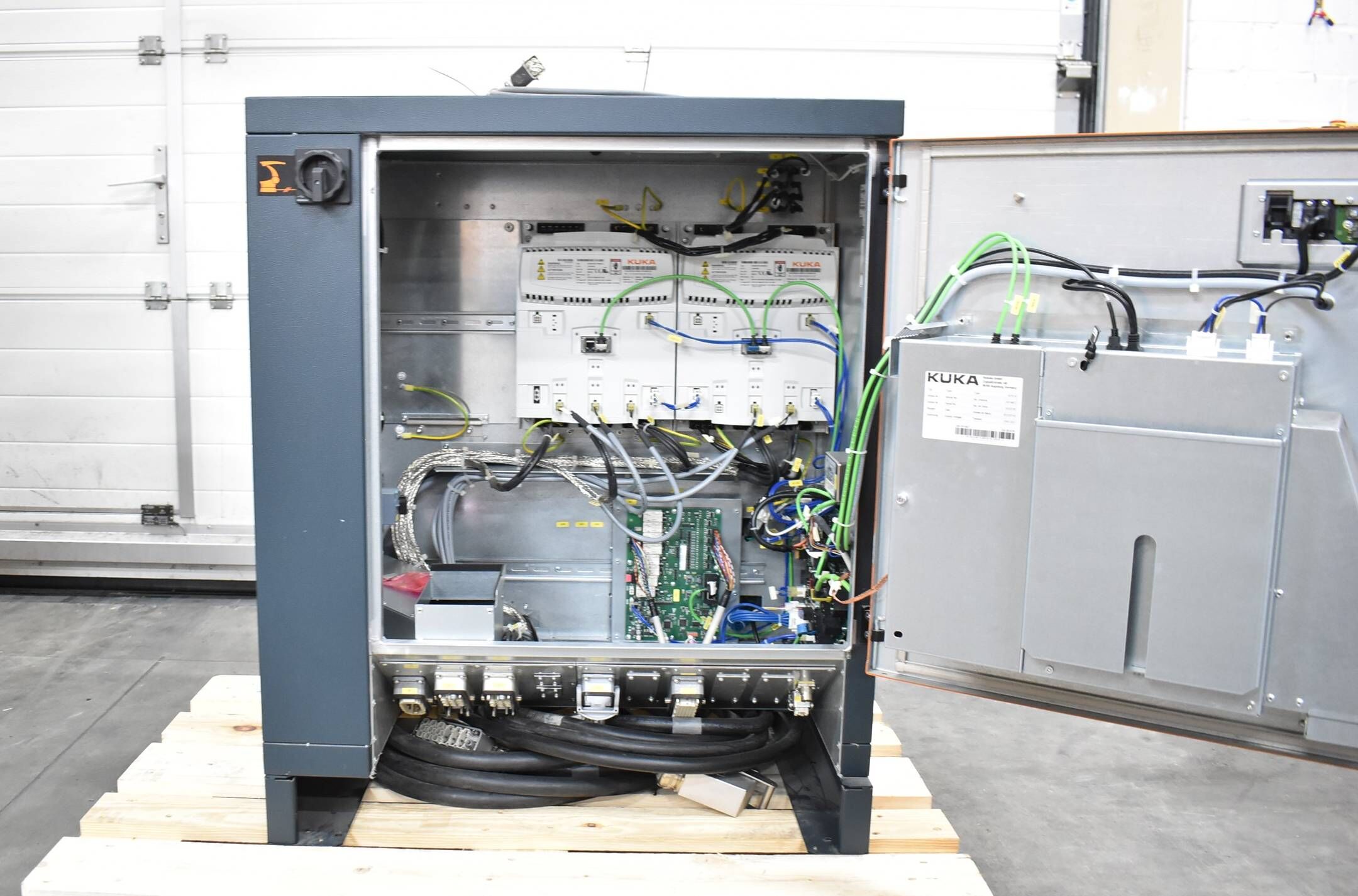 Kuka Roboter KR 470-2 PA + Schaltschrank KR C4 + Bedienpanel 00-168-334