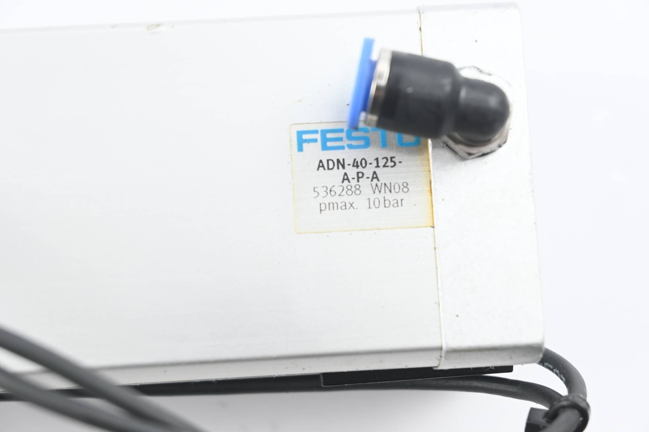 Festo Kompaktzylinder ADN-40-125-A-P-A ( 536288 ) inkl. 2x Ipf MZ072174