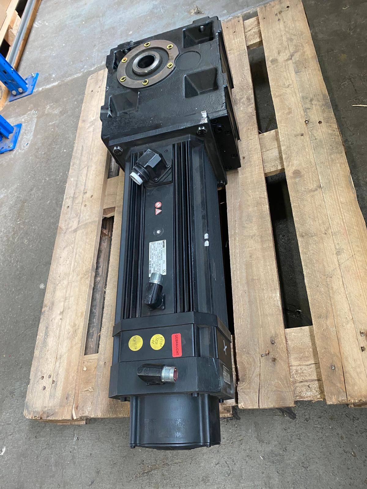 Lenze MDFKABA100-22 ( 00413628 ) + GKS07-3ASAR-100C22 5003 C