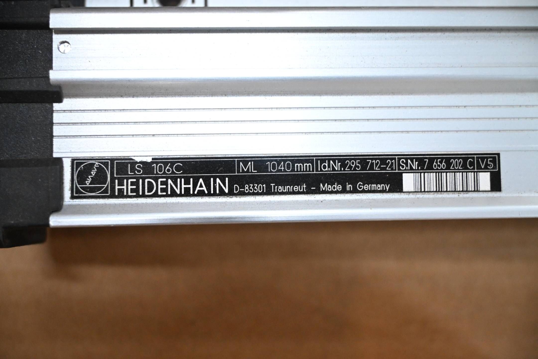 Heidenhain Inkrementales gekapseltes Längenmessgerät 1040 mm LS 106C ( 295712-21 ) V5