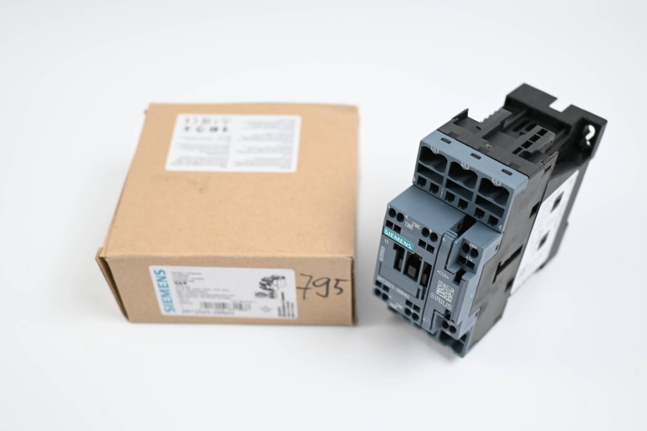 Siemens Leistungsschütz 3RT2023-2BB40 ( 3RT2 023-2BB40 ) 4 kW / 400 V, 3-polig