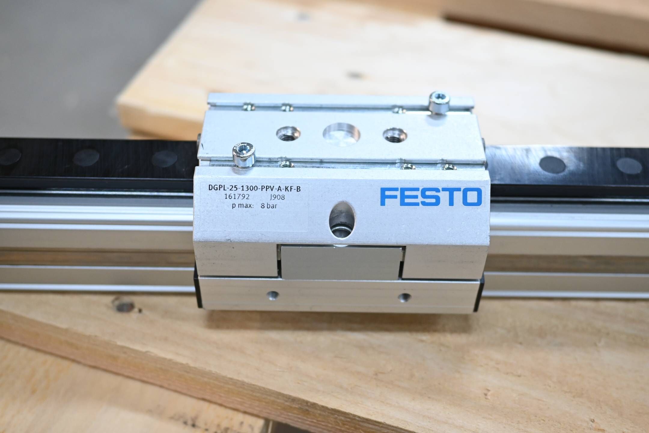 Festo Linearantrieb DGPL-25-1300-PPV-A-KF-B ( 161792 )