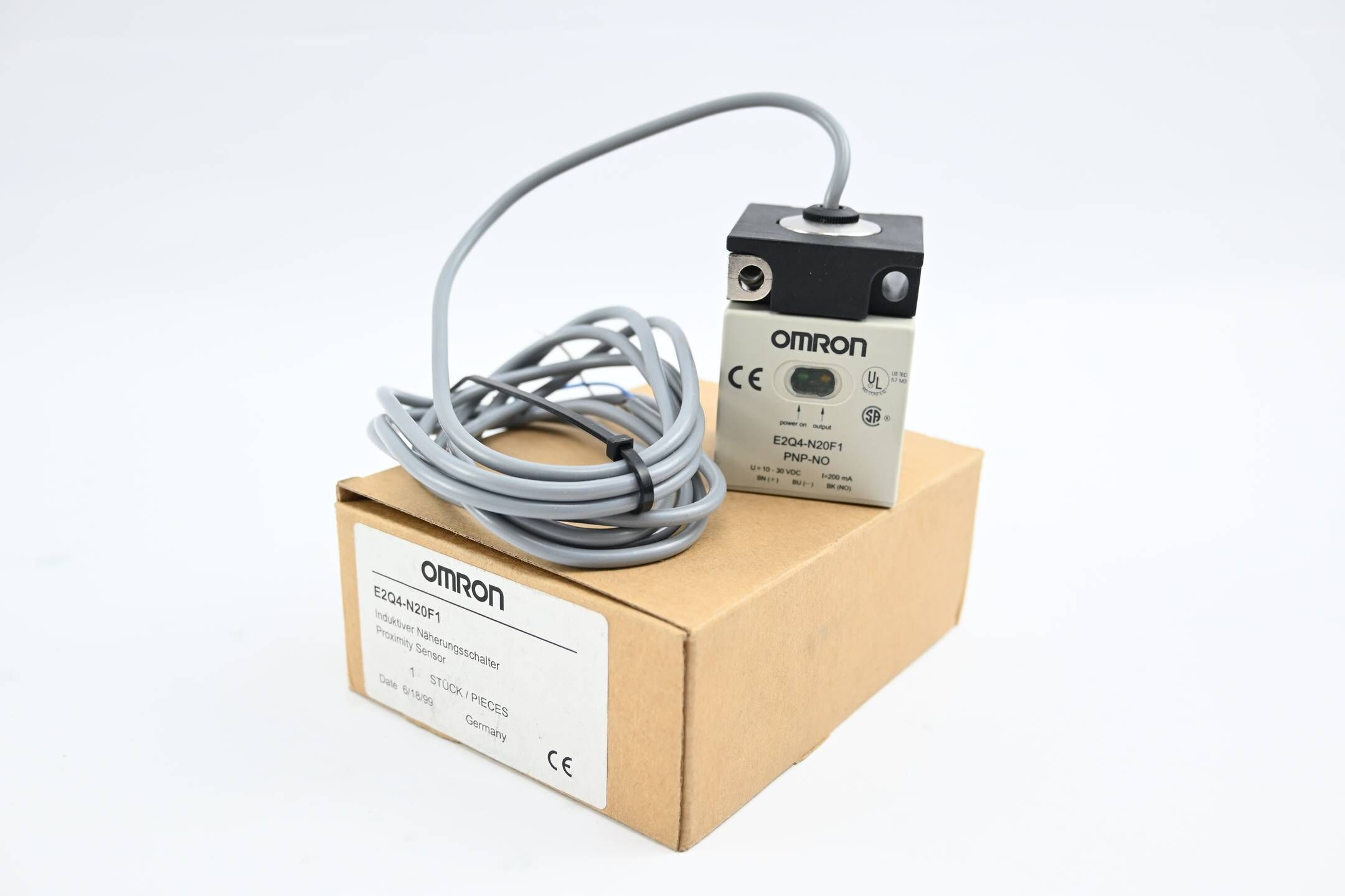 Omron Induktiver Näherungsschalter E2Q4-N20F1
