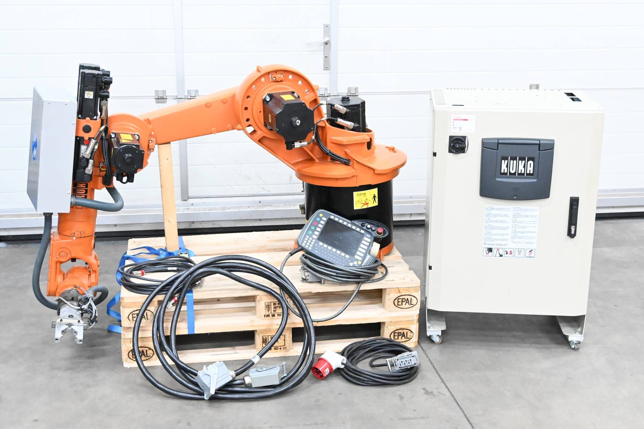 Kuka Roboter KR15/2 inkl. Schaltschrank K C1 + Bedienpanel KCP KR C1