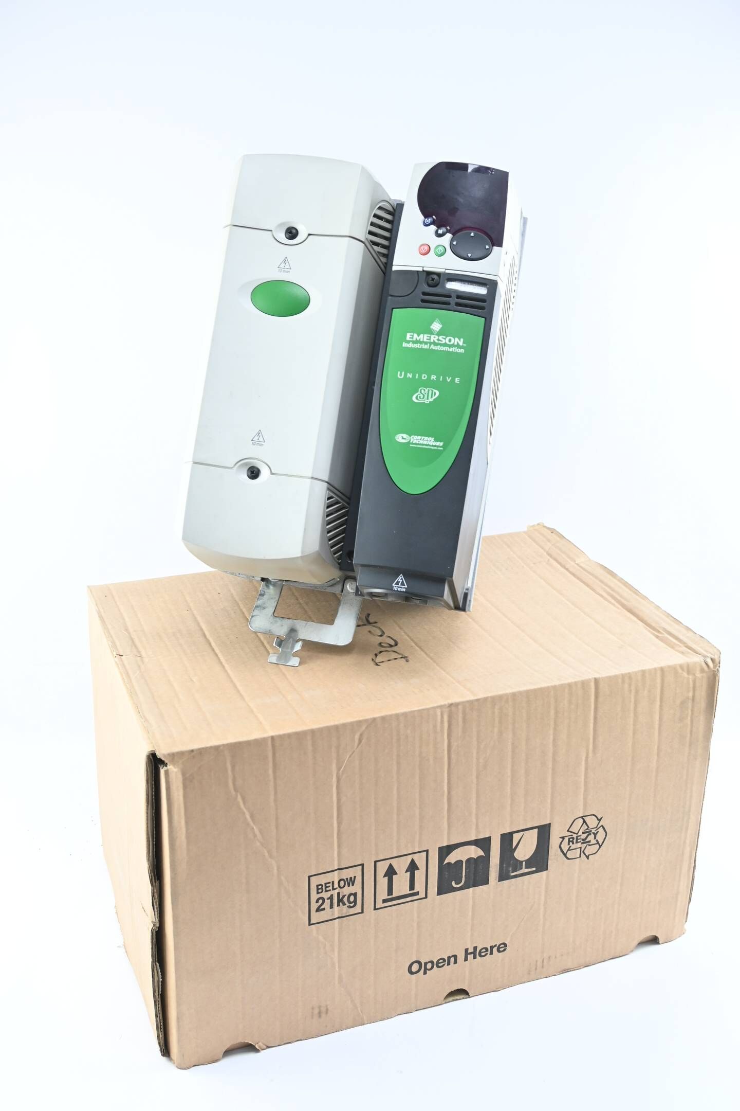 Emerson Control Techniques Unidrive SP3401 ( 18.0/18.5kW ) inkl. SM-Keypad