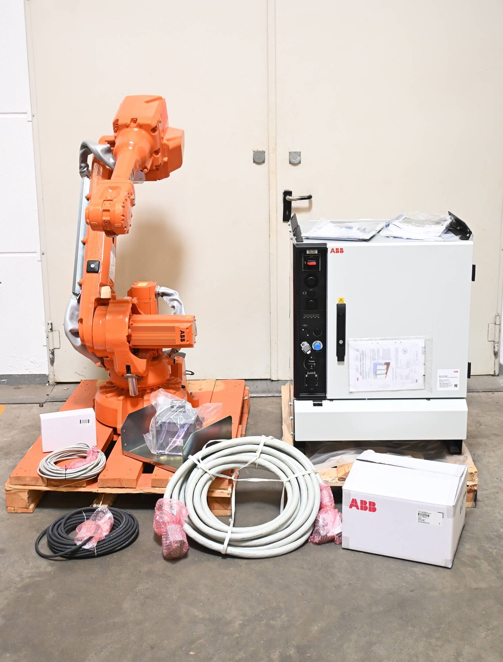 ABB IRB 2600 ( IRB 2600-12/1.85 ) inkl. IRC5 Single + Bedienpanel DSQC3120