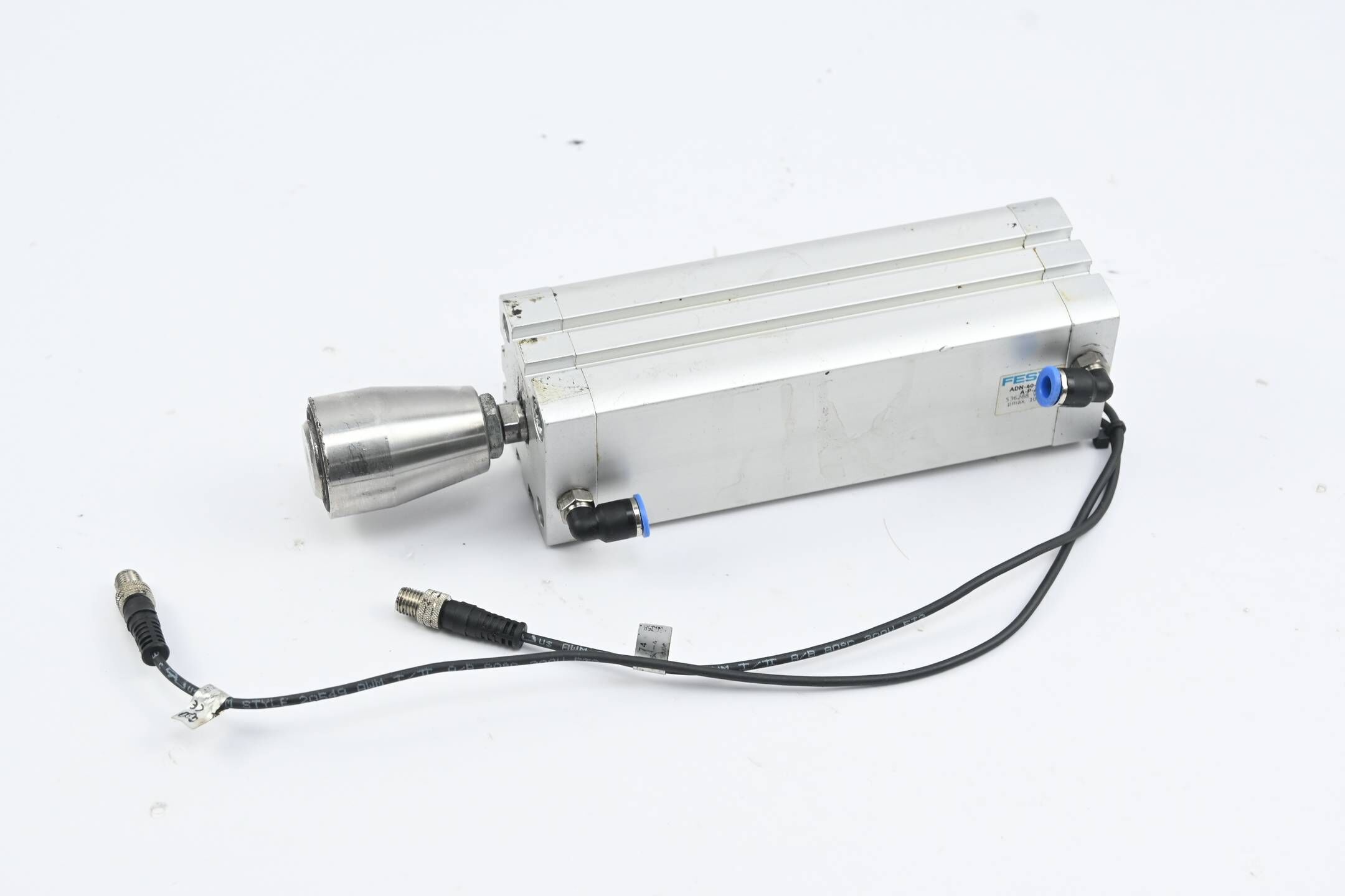 Festo Kompaktzylinder ADN-40-125-A-P-A ( 536288 ) inkl. 2x Ipf MZ072174