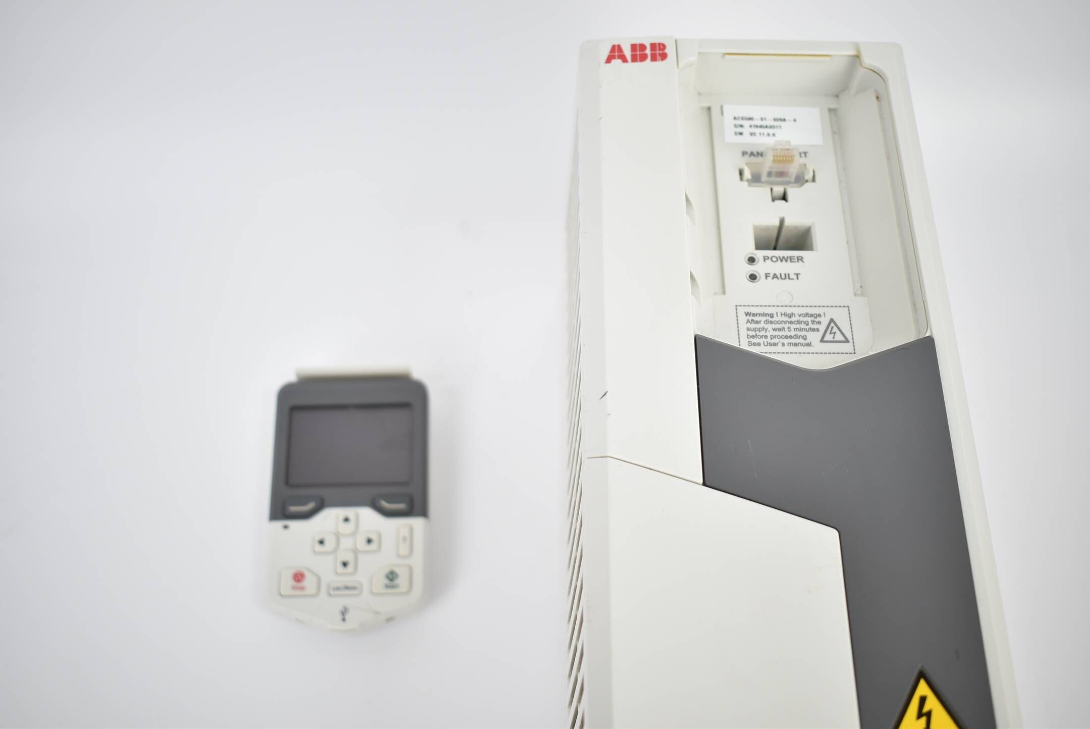 ABB Frequenzumrichter ACS580-01-026A-4 inkl. Bedienpanel ACS-AP-S