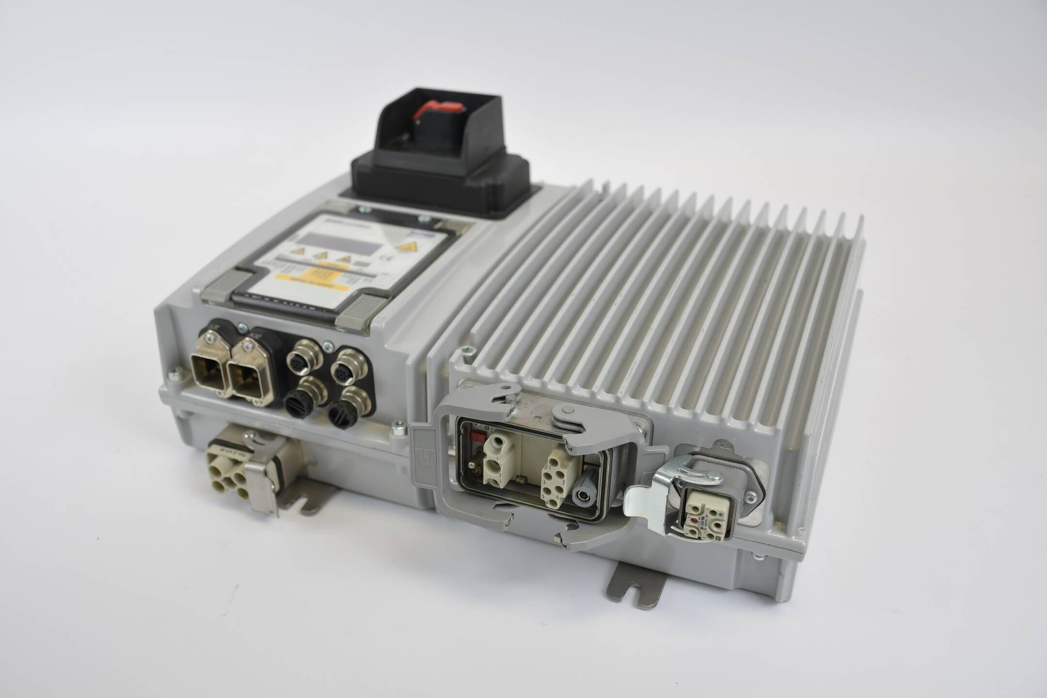 Lenze dezentrale Frequenzumrichter 8400 protec E84DSPBC1524R2SLCE