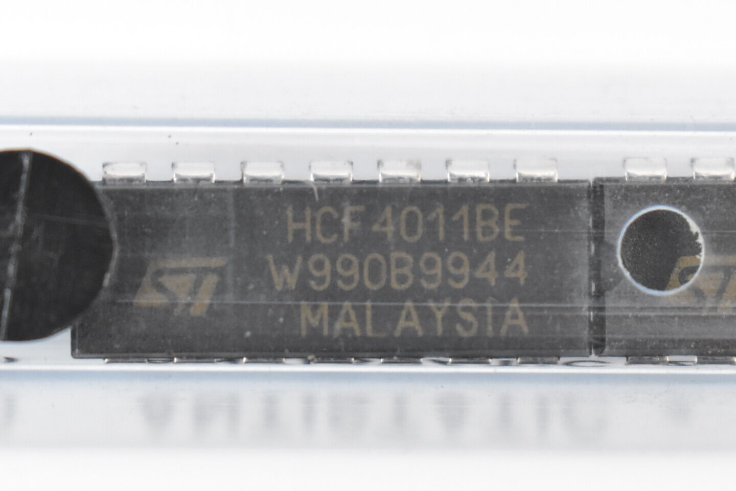 STMicroelectronics Schaltkreis HCF4011BE ( 3CP29320 ) VE 25 Stück
