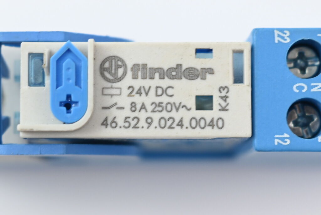 Finder Relaissockel 97.02 + Relais 46.52.9.024.0040 ( 24VDC 8A 250V )