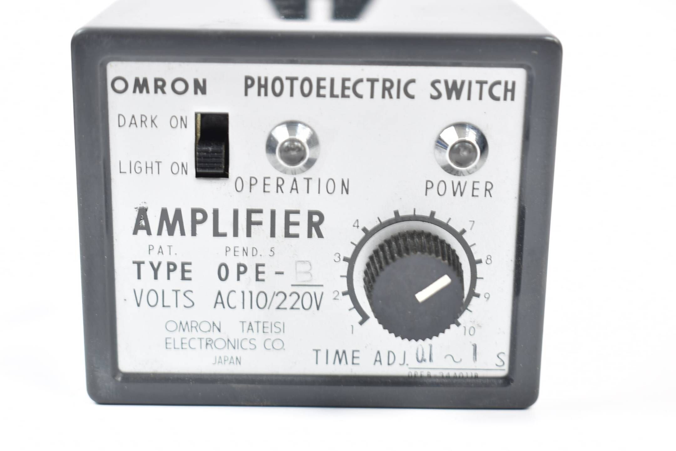 Omron Photoelectric Switch Amplifier OPE-B ( AC 110 / 220 V )