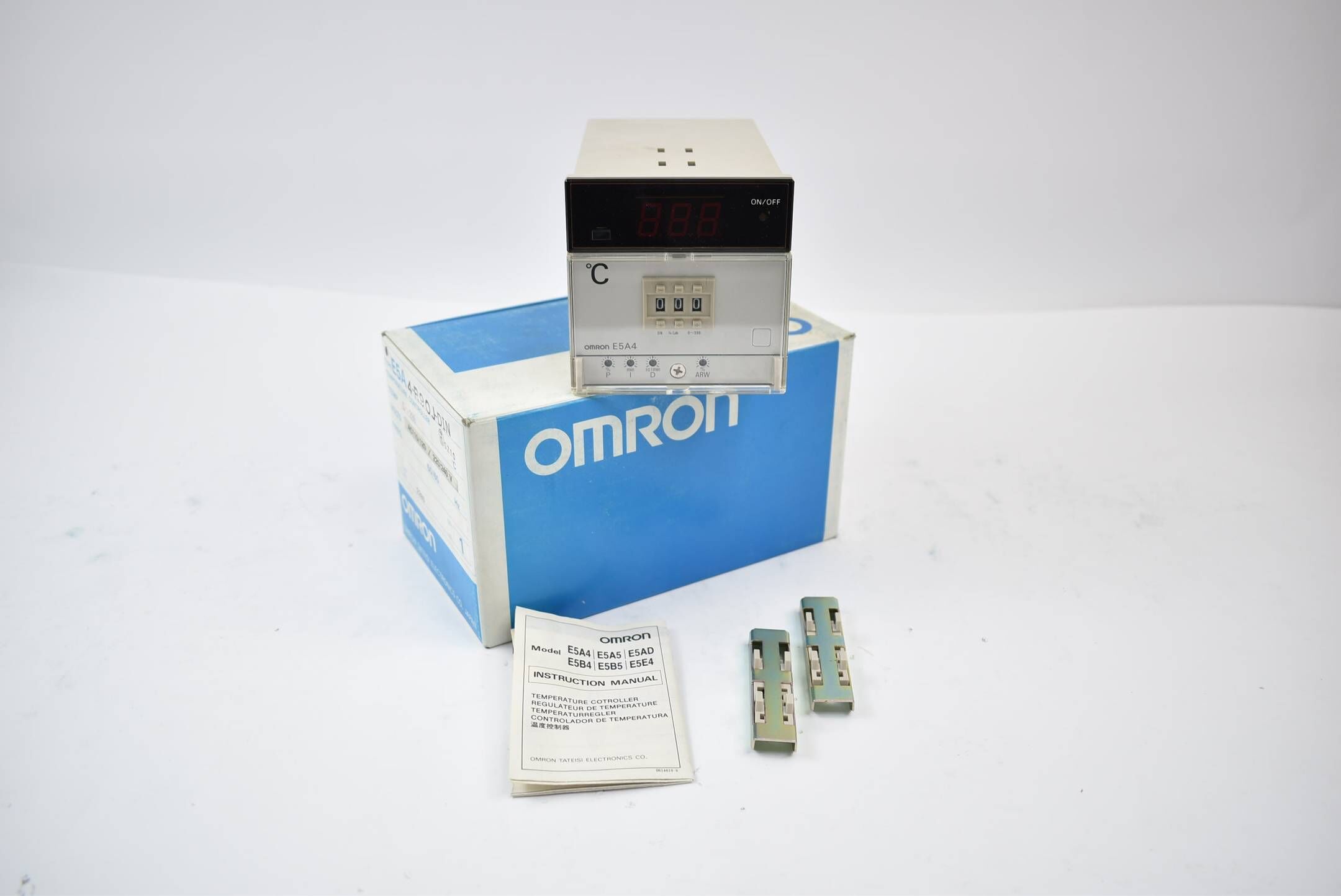 Omron Temperature Controller E5A4-R90J DIN 0-399°C AC110/120 / 220/240V