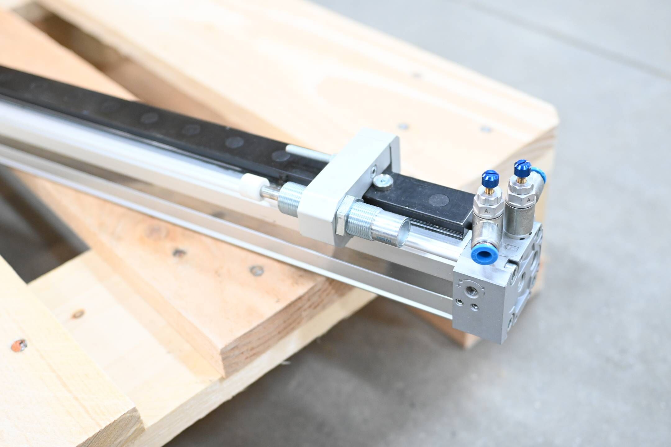 Festo Linearantrieb DGPL-25-1300-PPV-A-KF-B ( 161792 )