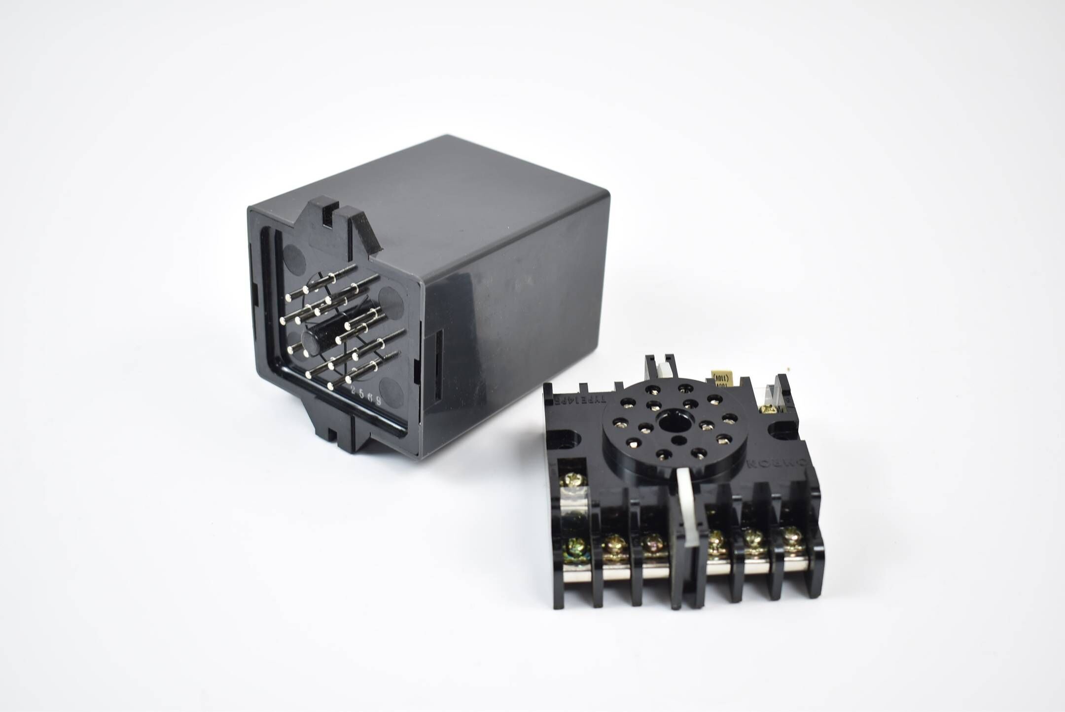 Omron Photoelectric Switch Amplifier OPE-B ( AC 110 / 220 V )