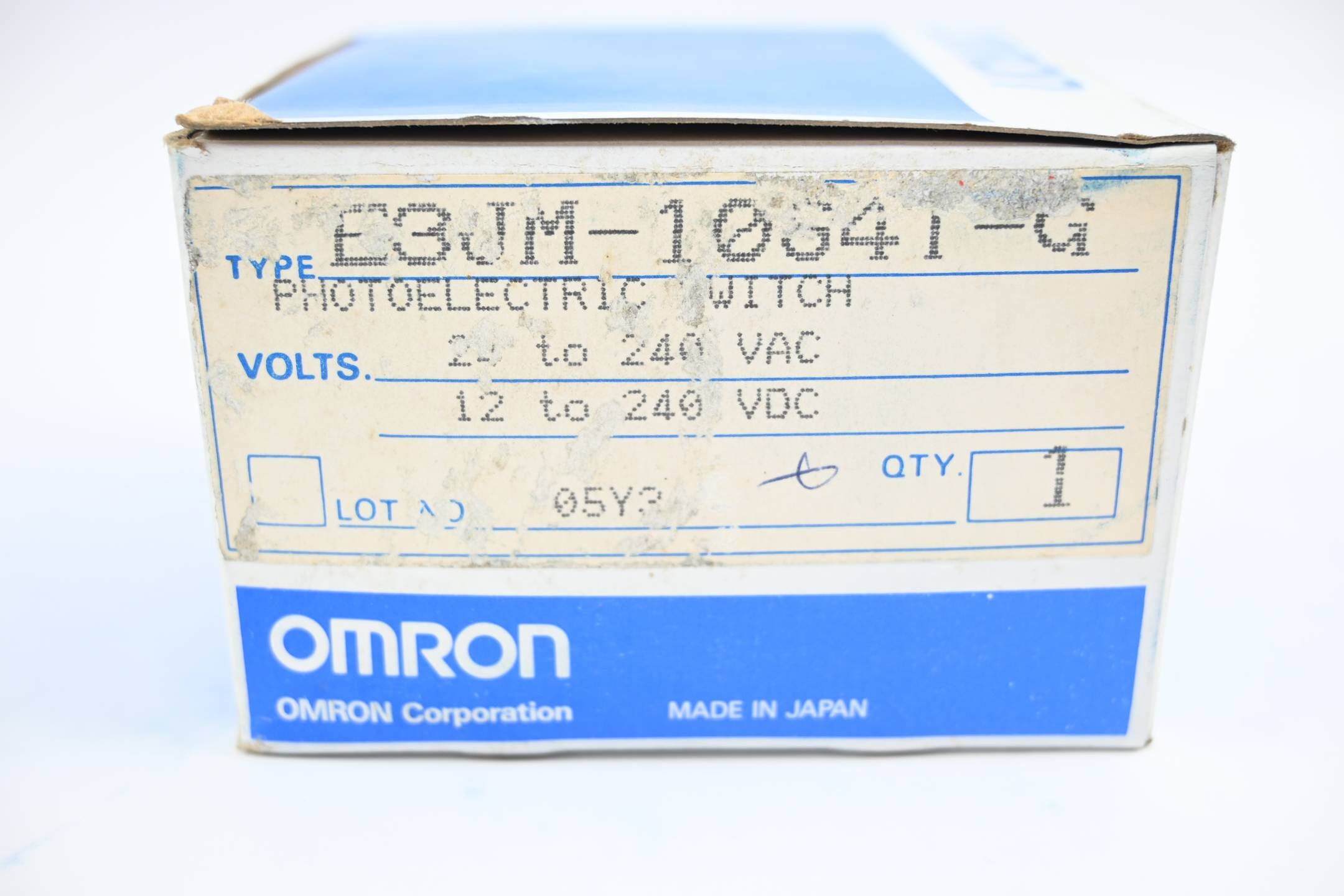 Omron Photoelectric Switch 24-240 VAC 12-240 VDC ( E3JM-10S4T-G )