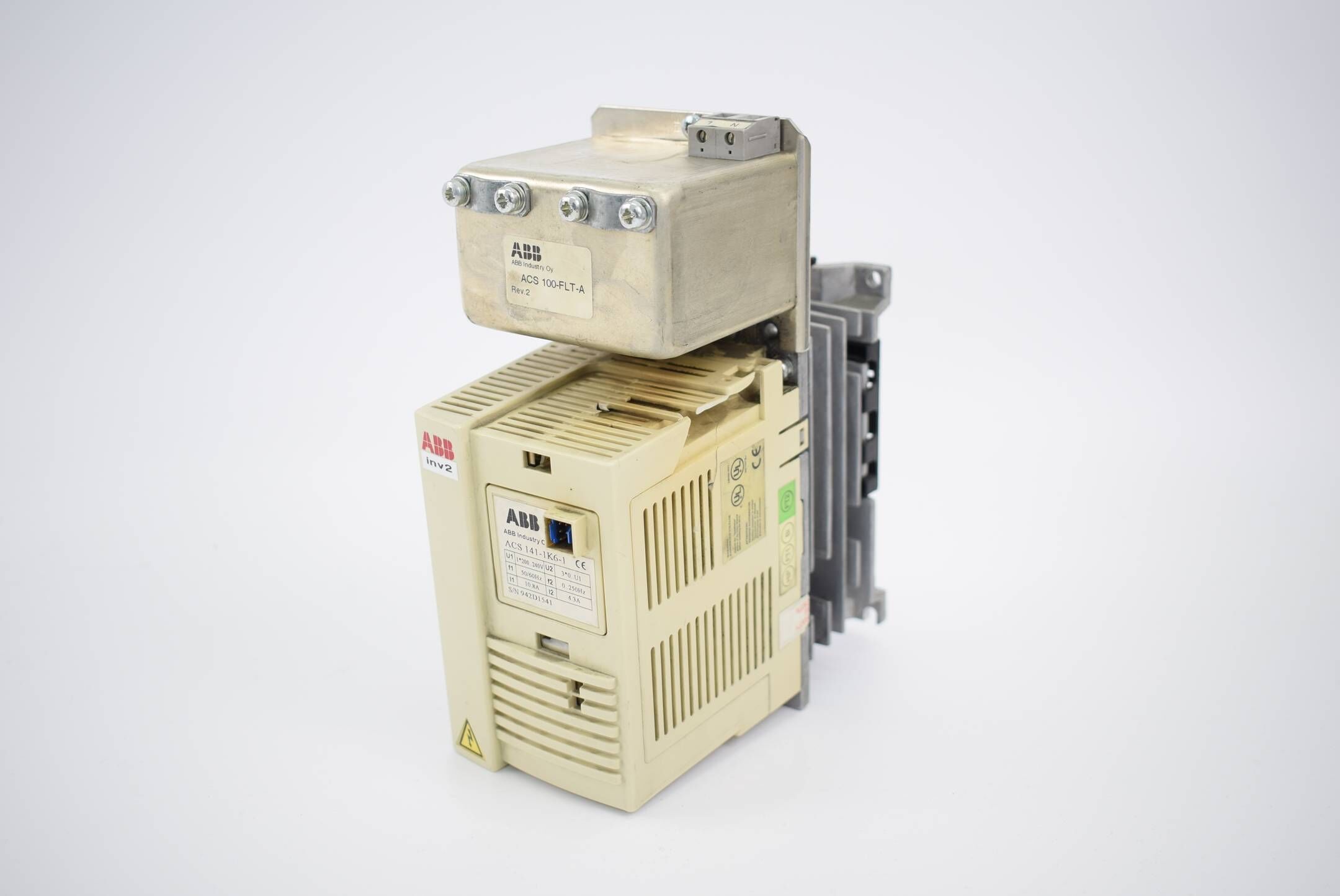 ABB Frequenzumrichter ACS 141-1K6-1 + ACS 100-FLT-A