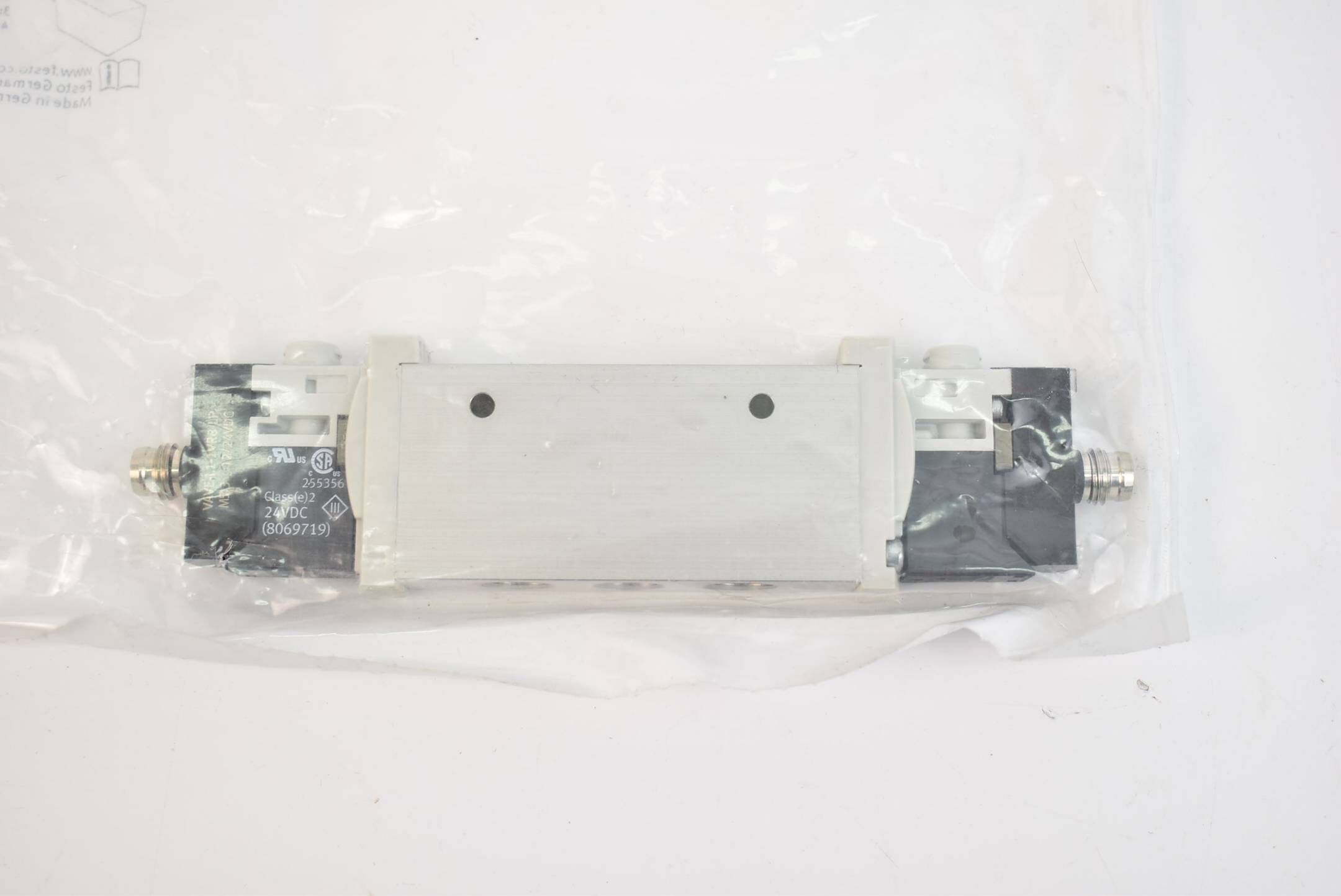 Festo Magnetventil VUVG-L14-B52-T-G18-1R8L ( 574230 )