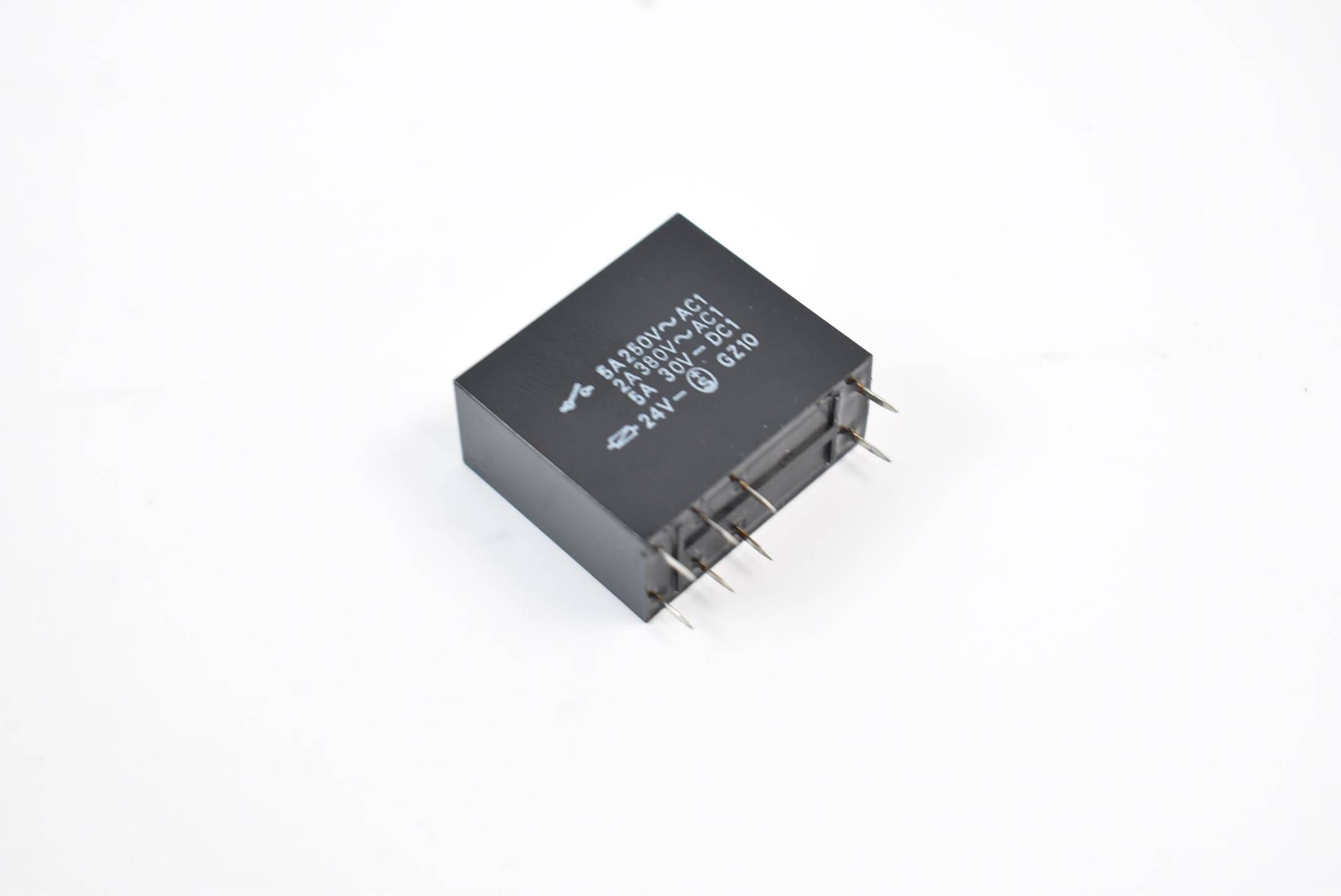 Omron 77 Stück Relay 24 VDC ( G2R-214P-V-US-SV )