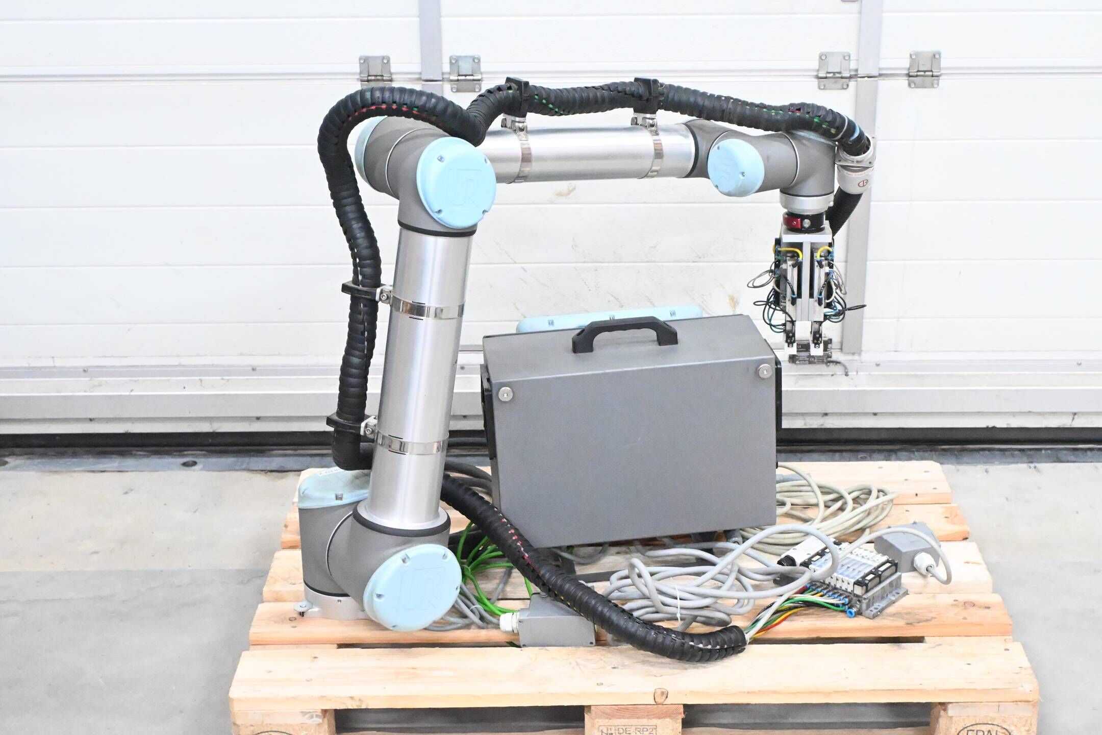 Universal Robots Industrieroboter UR10 inkl. Steuerung UR10 ( CB31UR10 ) + Panel