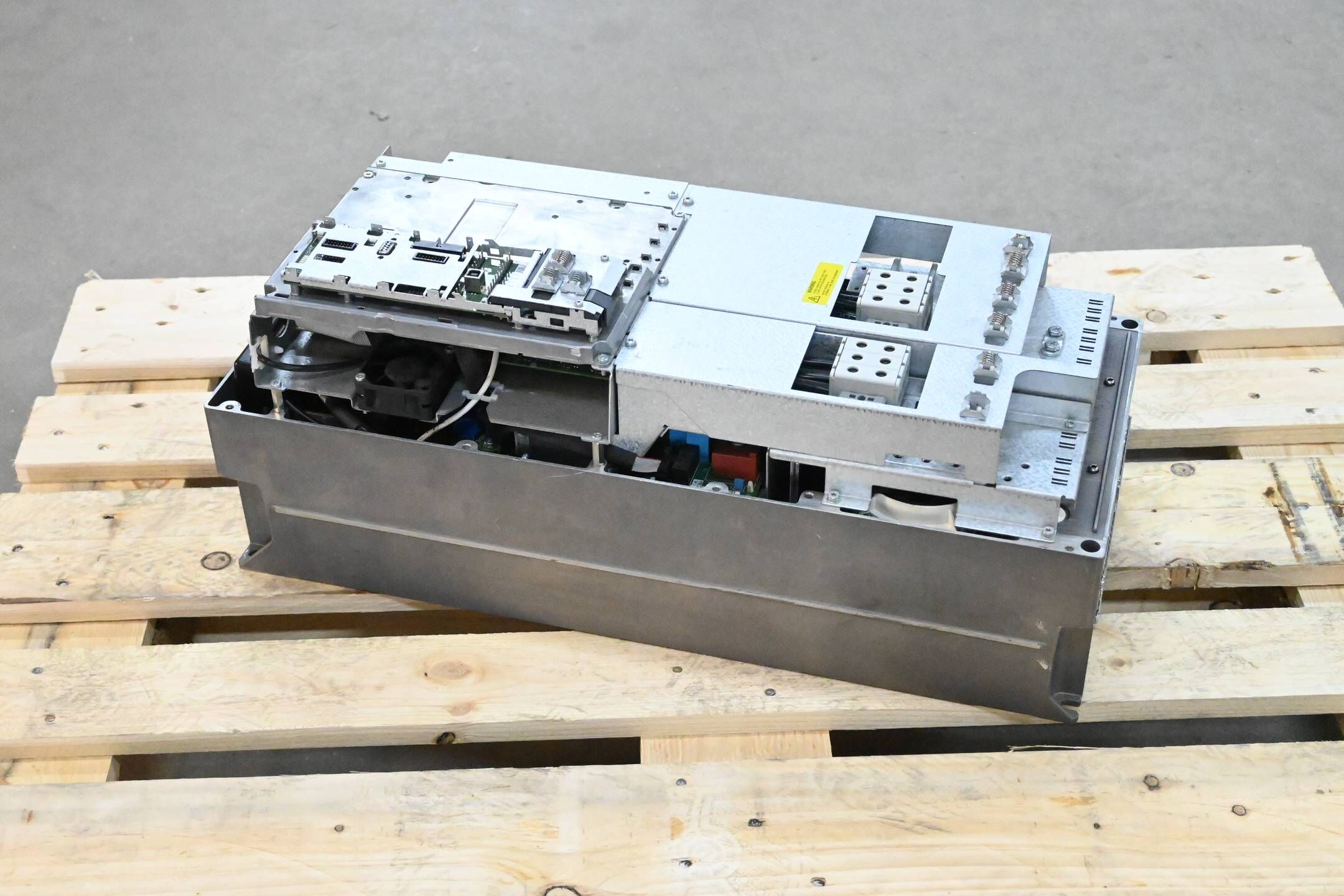 Danfoss VLT Drive FC-302P30KT5E55H1XGXXXXSXXXXA0BXCXXXXDX ( 131B5533 )