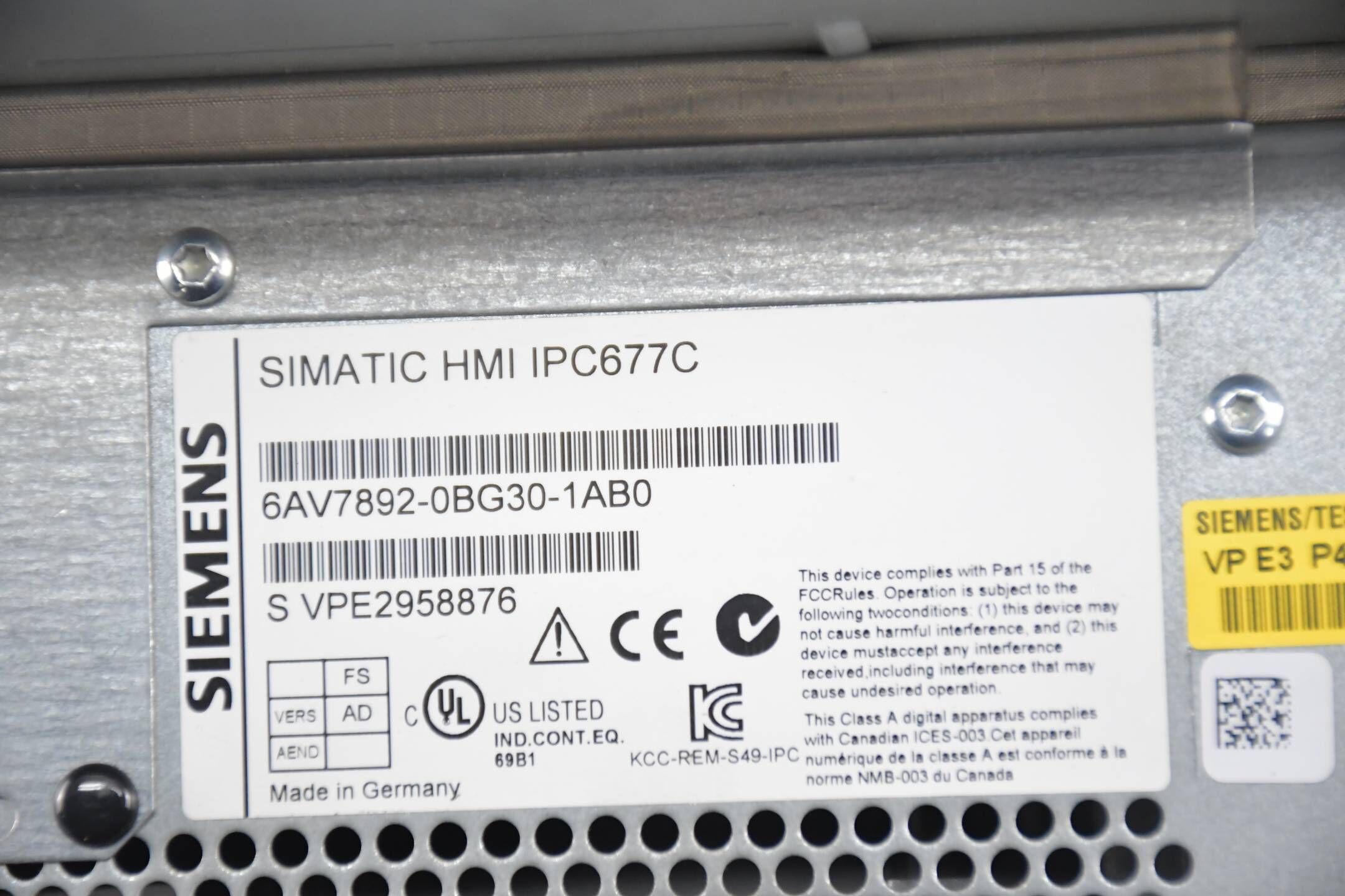 Siemens Simatic HMI IPC677C 6AV7892-0BG30-1AB0 / 6AV7 892-0BG30-1AB0 + Panel AD