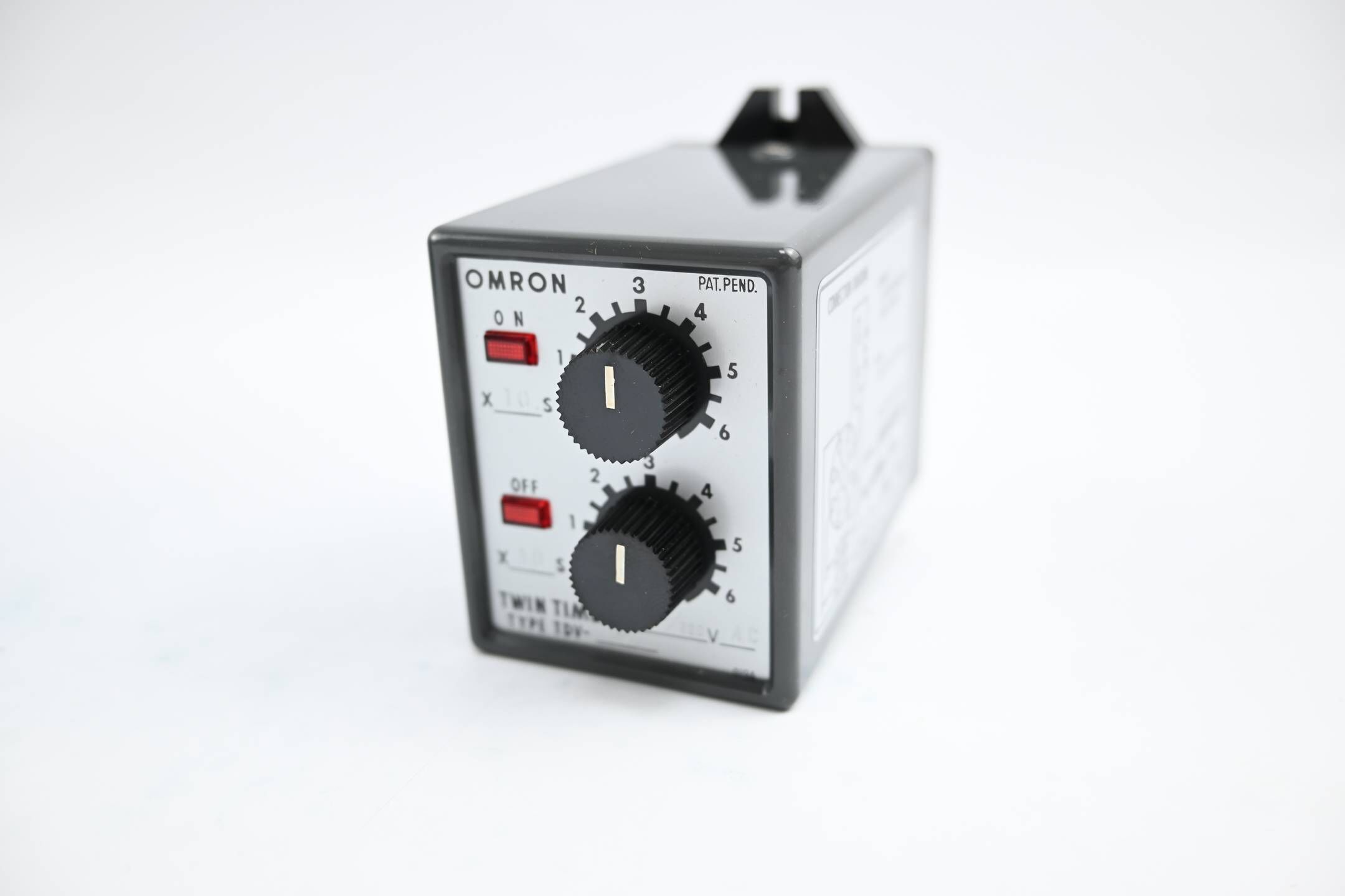 Omron Twin Timer On 60s Off 60s 110/220VAC ( TDV-4 )