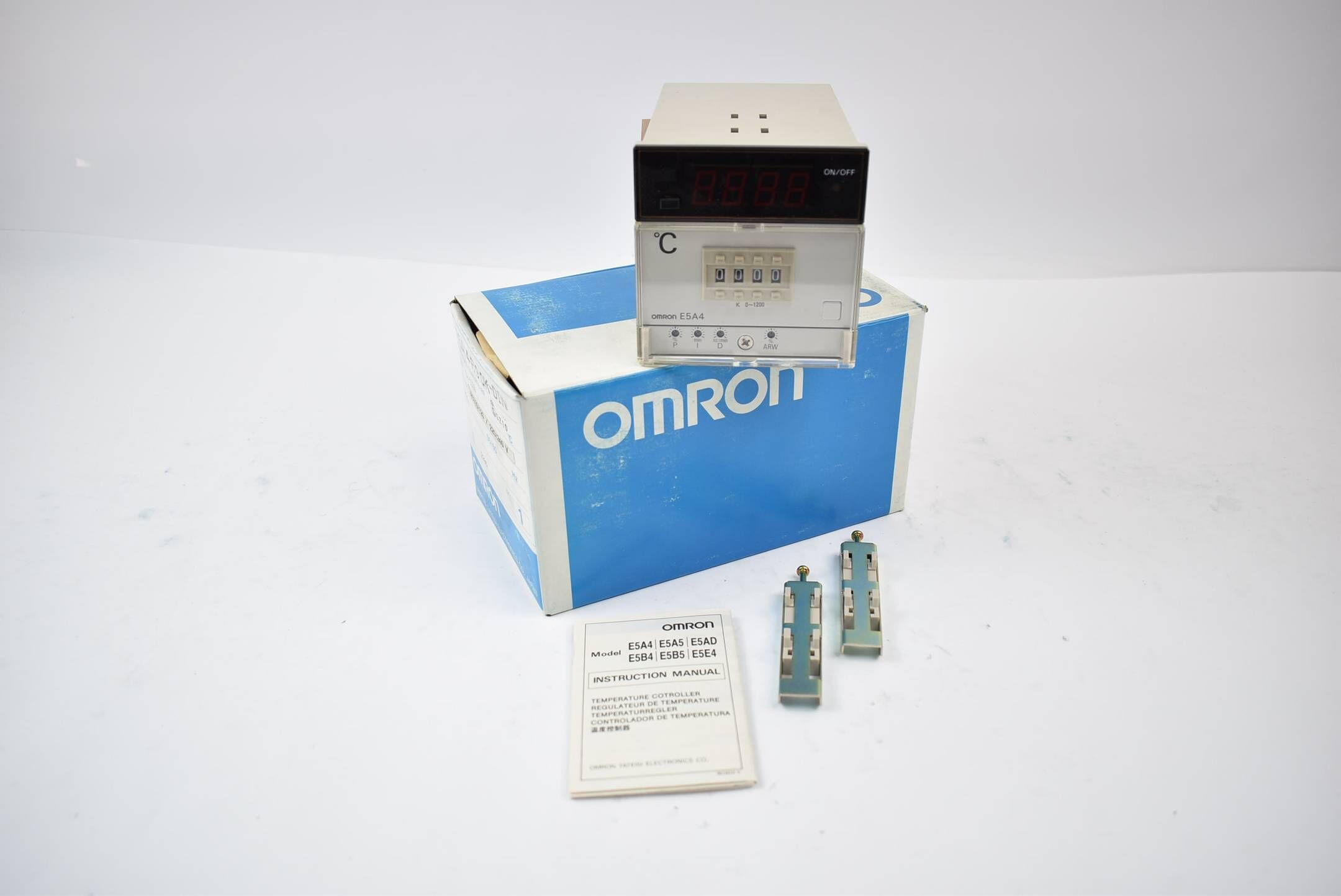 Omron Temperature Controller E5A4-R90K-DIN 0-1200°C AC110/120 / 220/240V